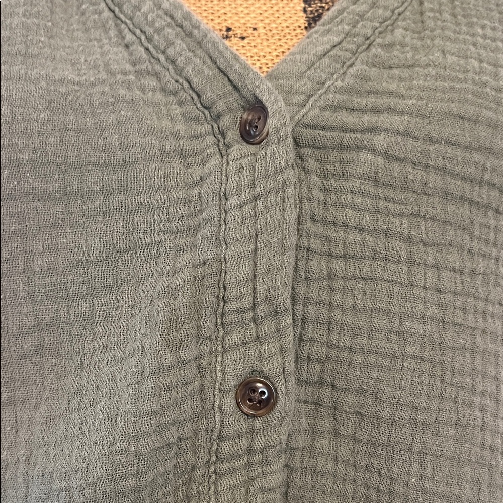 Knox Rose Olive Green Button-Front Gauze V-Neck Top - Picture 2 of 10